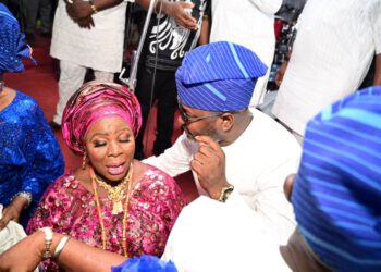 KENDOO FELICITATES WITH IYALOJA GENERAL OF OSHODI, PROMISES TO PROMOTE SAFETY AND HARMONY AMONG MARKET MEN AND WOMEN WHEN ELECTED