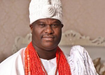 OONI VISITS DANGOTE REFINERY, SAYS “ECONOMIC SOLUTIONS WITHIN”