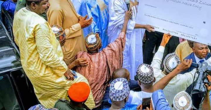 2023 Governorship: 179 clubs, associations present N50m cheque for Zulum’s form