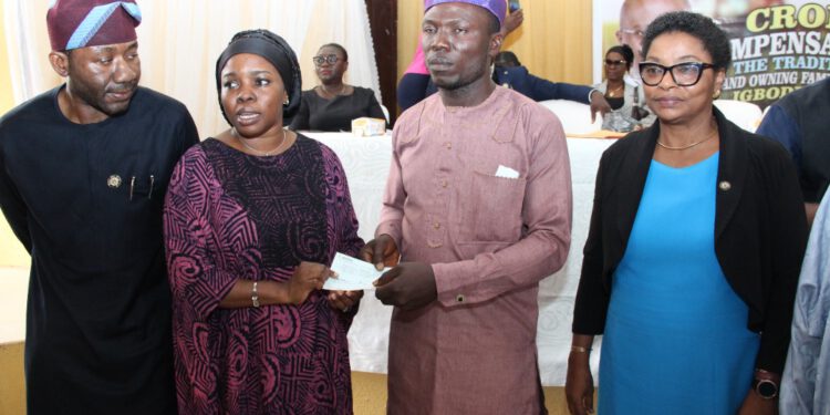 LAGOS PRESENTS N37.5m AS CROPS COMPENSATION TO NINE TRADITIONAL LAND OWNING FAMILIES IN IGBODU VILLAGE