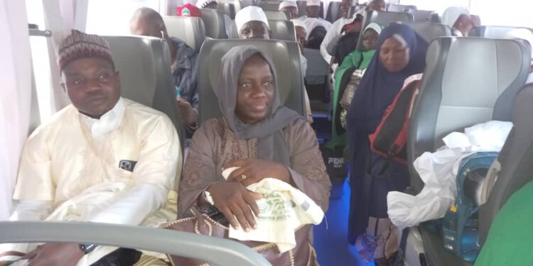 First Batch of Oyo 2022 Hajj Pilgrims Return Home