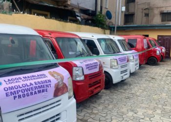 AYODEJI RILWAN TINUBU APPLAUDS HON. OMOLOLA ESSIEN ON THE DONATION OF MINI BUS TO THE YOUTH