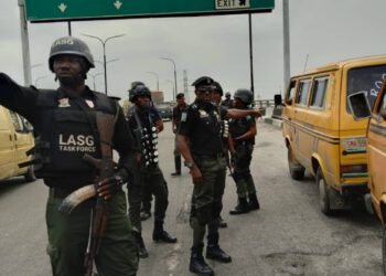 TRAFFIC VIOLATION: CSP AKERELE LED TASKFORCE DISLODGE ADENIJI ADELE BRIDGE, ADJOINING ROUTES: IMPOUND 42 VEHICLES