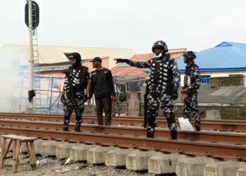 LAGOS SECURITY: SHANTIES, ILLEGAL SQUATTERS SACKED FROM FAGBA RAILWAY CORRIDOR