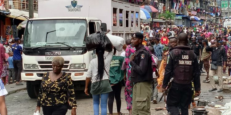 STREET TRADERS SACKED FROM OSHODI MARKET AS TASKFORCE ENFORCE ENVIRONMENTAL LAW REGIME