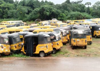 VEHICLES, TRICYCLES SEIZED AS LAGOS STATE TASKFORCE ENFORCES TRAFFIC REGULATIONS IN IYANA-IPAJA
