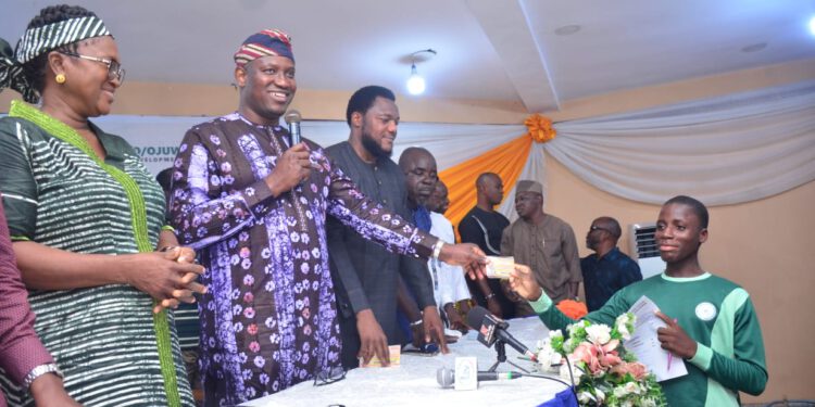 Face Your Studies, Be Diligent, Avoid Distraction, Rasaq Ajala Urges Students As 250 Benefit From Odiolowo/Ojuwoye’s Free GCE Form Project