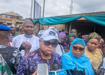 October 1: NIWA MD, Oyebamiji Welcomes Over 500 Opposition Party Members to APC In Ikire