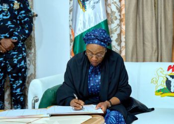 First Lady Oluremi Tinubu Mourns with Akwa Ibom Governor Over Wife’s Death