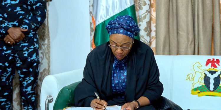 First Lady Oluremi Tinubu Mourns with Akwa Ibom Governor Over Wife’s Death