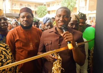 Praises For Ajala As Odiolowo/Ojuwoye Inaugurates Rehabilitated Office Block At Mushin Gen Hospital
