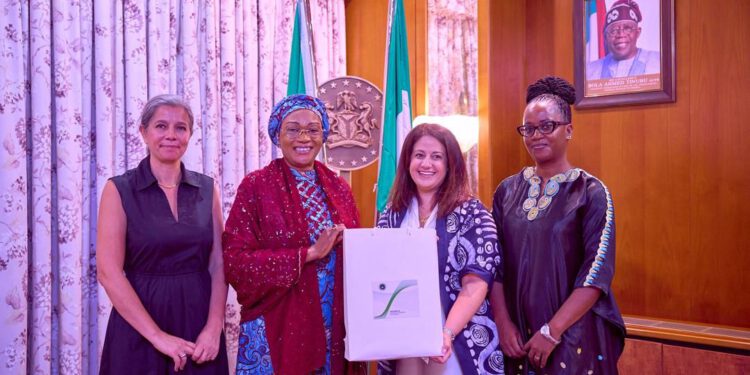 FIRST LADY RECEIVES SPOUSES OF HEADS OF MISSIONS IN NIGERIA