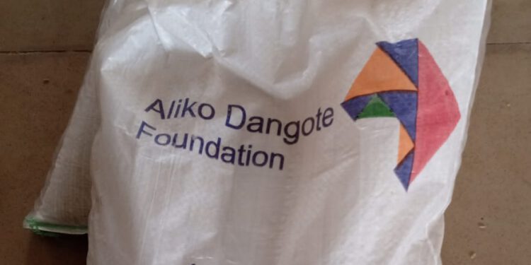 DANGOTE FOUNDATION RELIEF MATERIALS: AREWA COMMUNITY ALIMOSHO GREETS RENOWNED PHILANTHROPIST ALIKO DANGOTE
