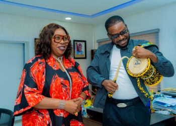 Adekunle Gold Visits Lagos Tourism Commissioner, Toke Benson-Awoyinka