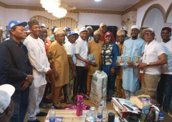 Alimosho LG Polls: APC Chairmanship Candidate, Vice Score Big with Oba of Shasha and Orisunbare Kingdom