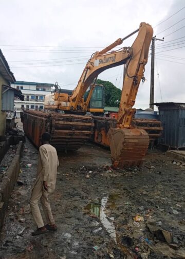 APAPA IGANMU LCDA DEPLOYS SWAMP BUGGY TO TACKLE FLOODING, RESTORE ENVIRONMENTAL SAFETY